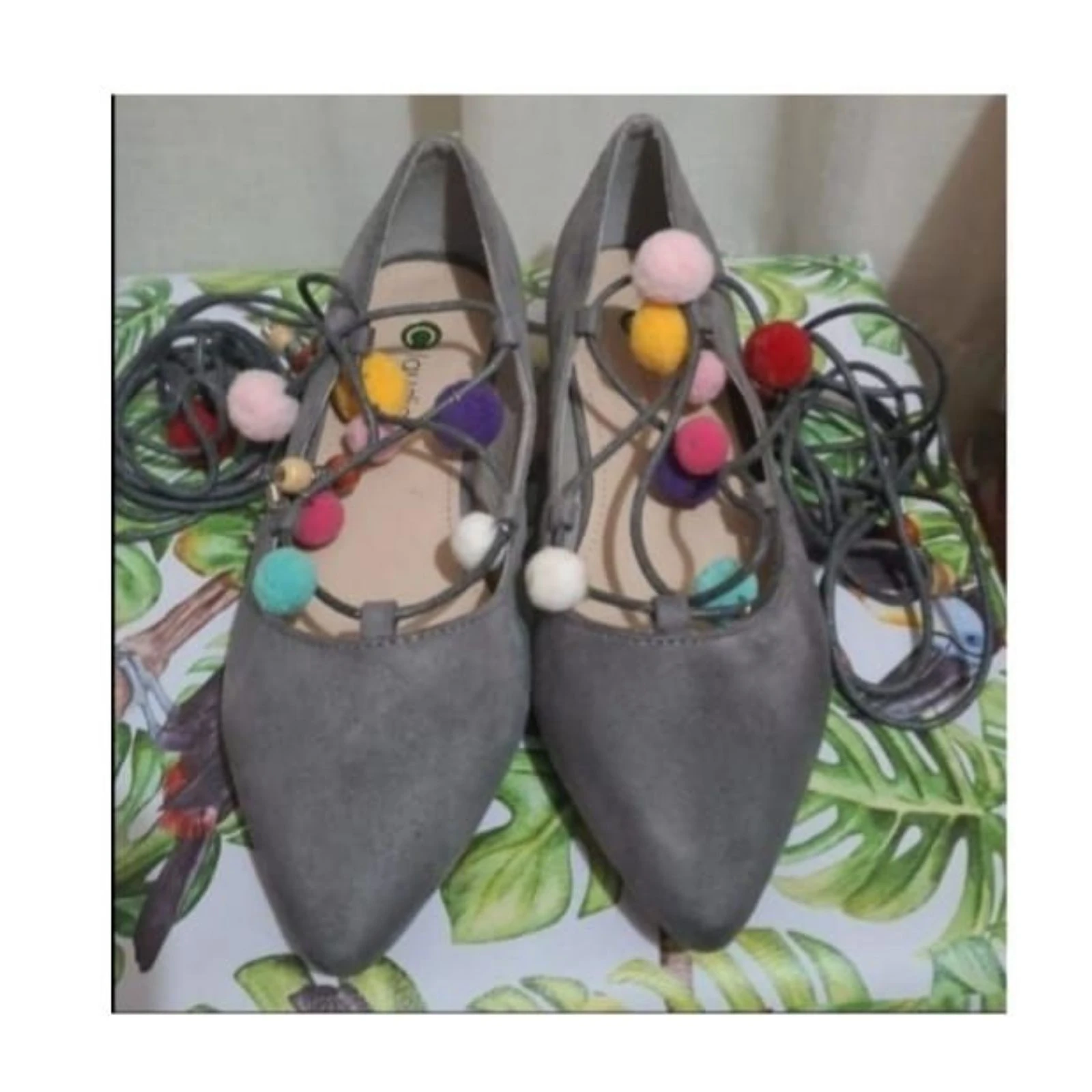 Manoletinas Grises con Pompones Multicolores limite edition Y2K